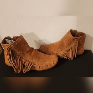 Minnetonka Tan Suede Fringe Ankle Booties